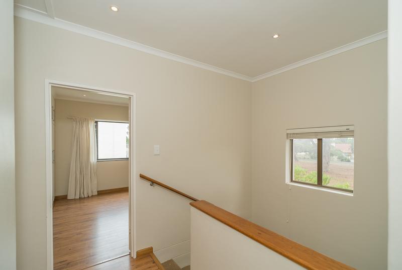 To Let 3 Bedroom Property for Rent in Meadowridge Western Cape